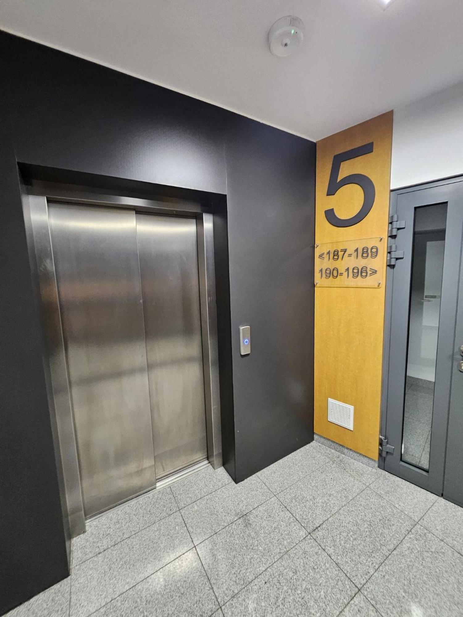 Urban Jungle Apartament Wenus เบียวิสตอก ภายนอก รูปภาพ